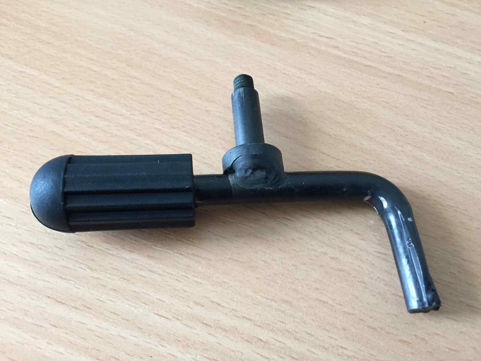 Broms för rolator. Brake for a walker.