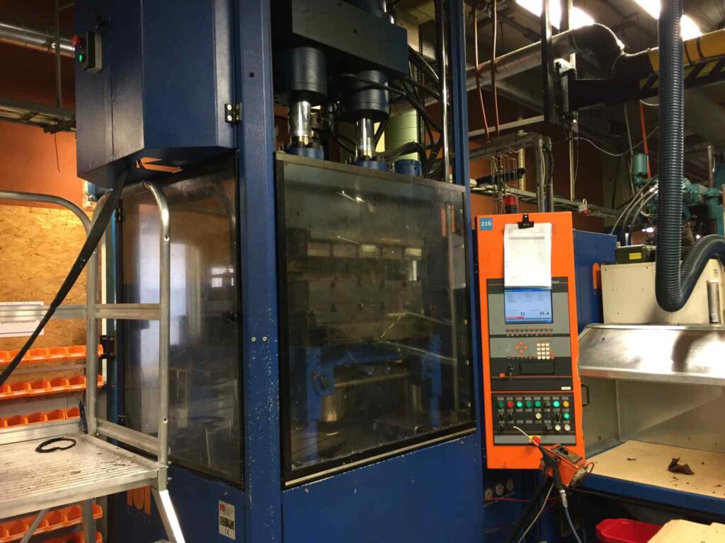 Injektionsmaskin Maplan. SBR. Maplan machine for injection of SBR.