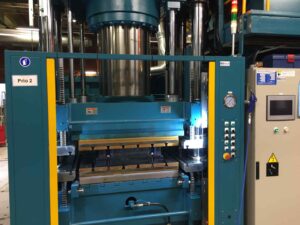 Kompression formpressning eller transfer maskin. Kompression formpressning eller transfer maskin.