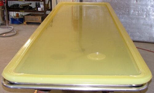 UW-ELAST AB tillverkar membran av polyuretan i enlighet med kundernas önskemål och krav. Det är membran för stora pressverktyg inom fordons och flygplans industrin.